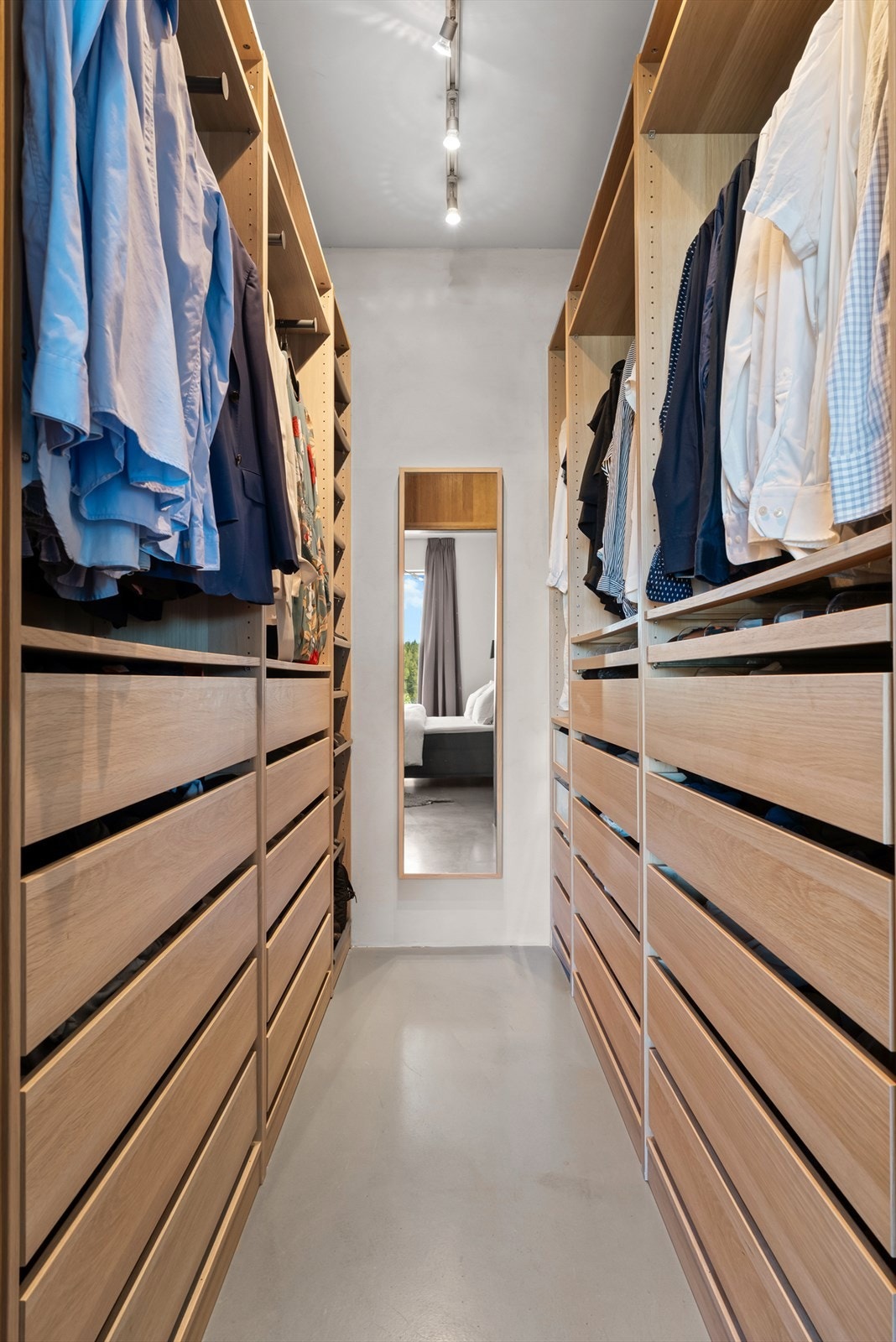 W A L K - I N - C L O S E T (IKEA) - Her kan du endre etter behov og ønsker Galleribilde