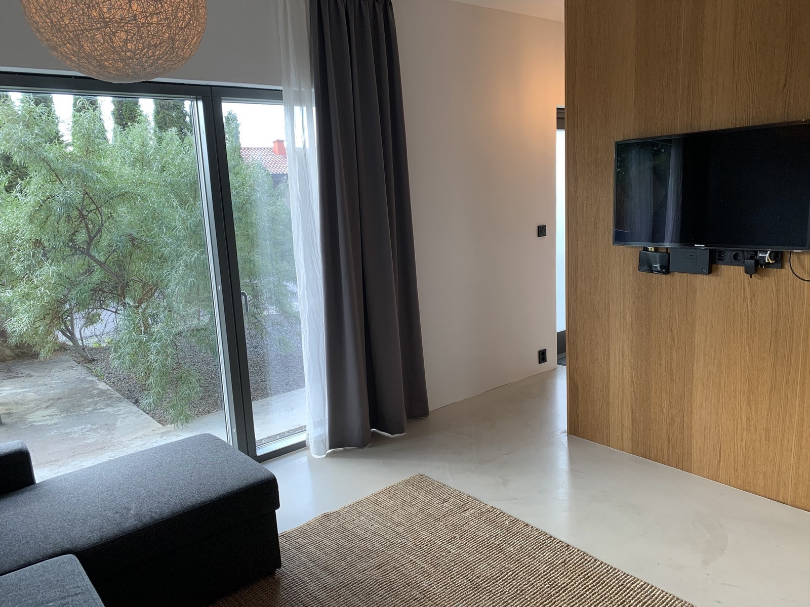 H Y B E L Galleribilde