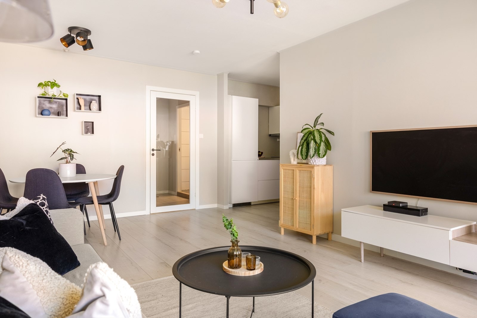 Her kan man enkelt innrede med både sofagruppe og spisebord. Galleribilde