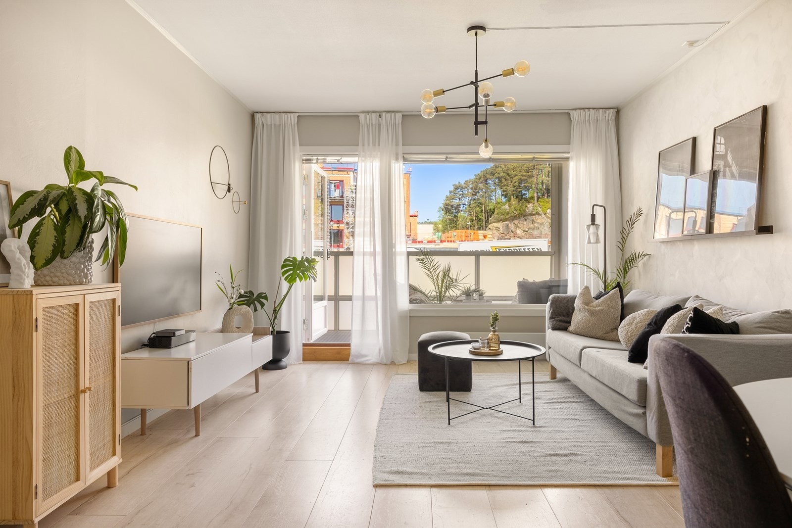 En innbydende 2-roms leilighet i 3.etasje med sentral beliggenhet i Åsane. Galleribilde