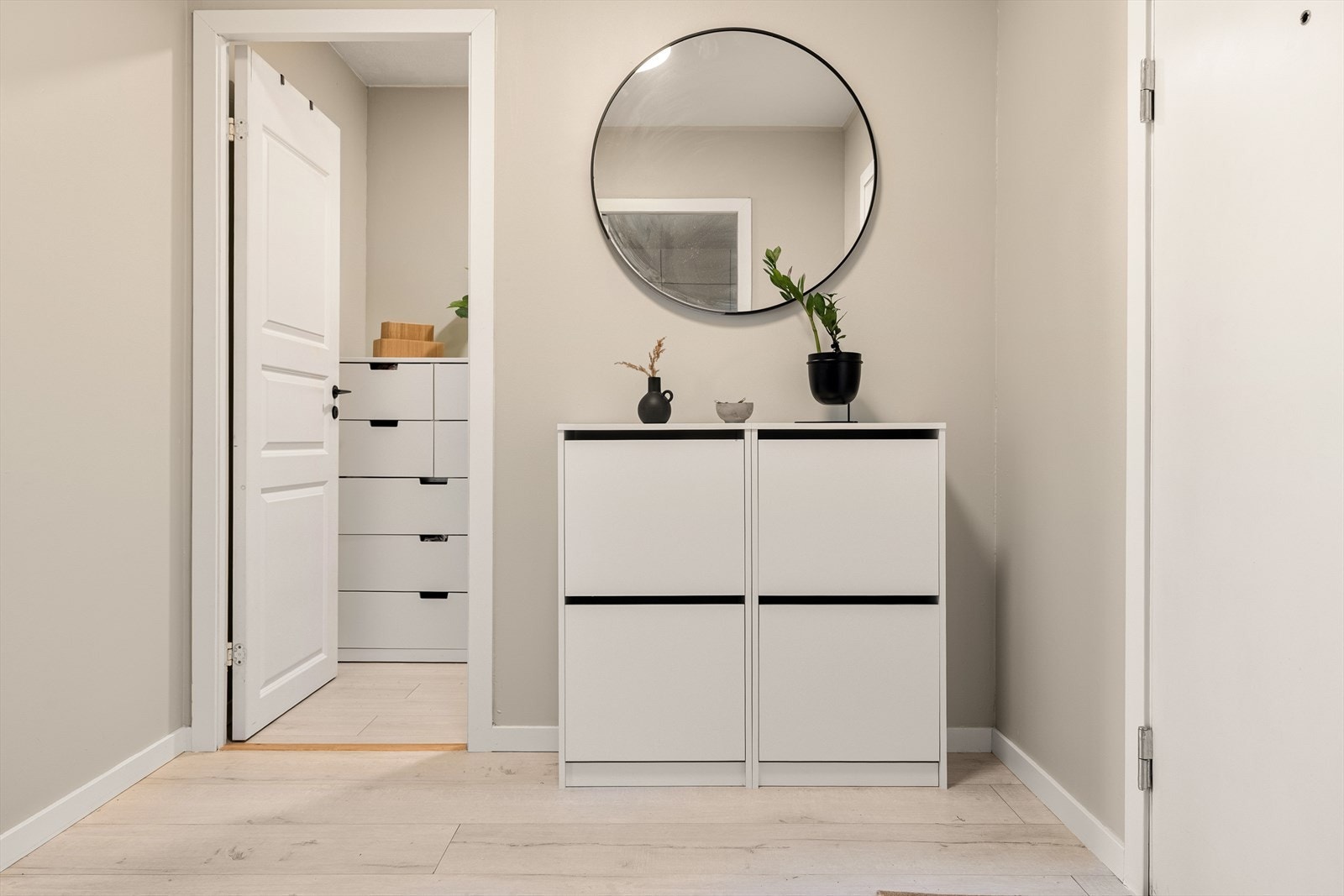 Innbydende entré på 4,9 m². Galleribilde