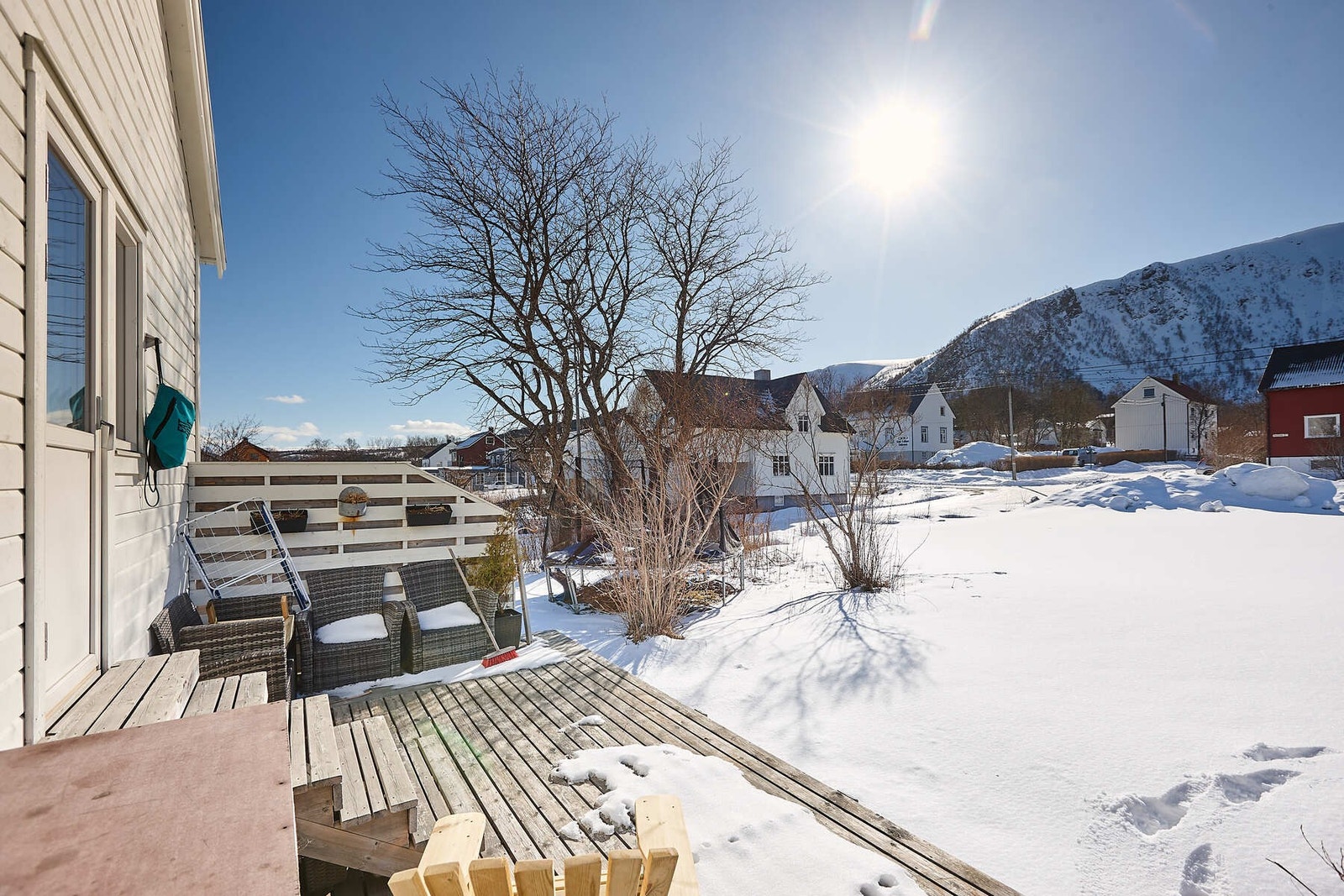 Det er fint plass til diverse utemøblement. Galleribilde