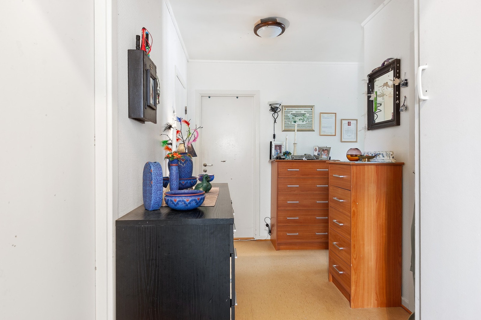 En innholdsrik bolig over 2-plan med 3 soverom og flere bad. Galleribilde