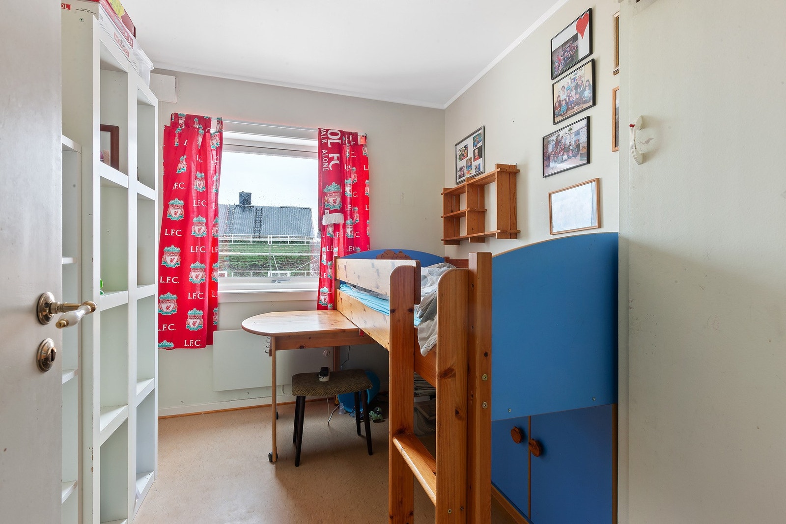 Soverommet har fint plass til seng og tilhørende møblement. Galleribilde