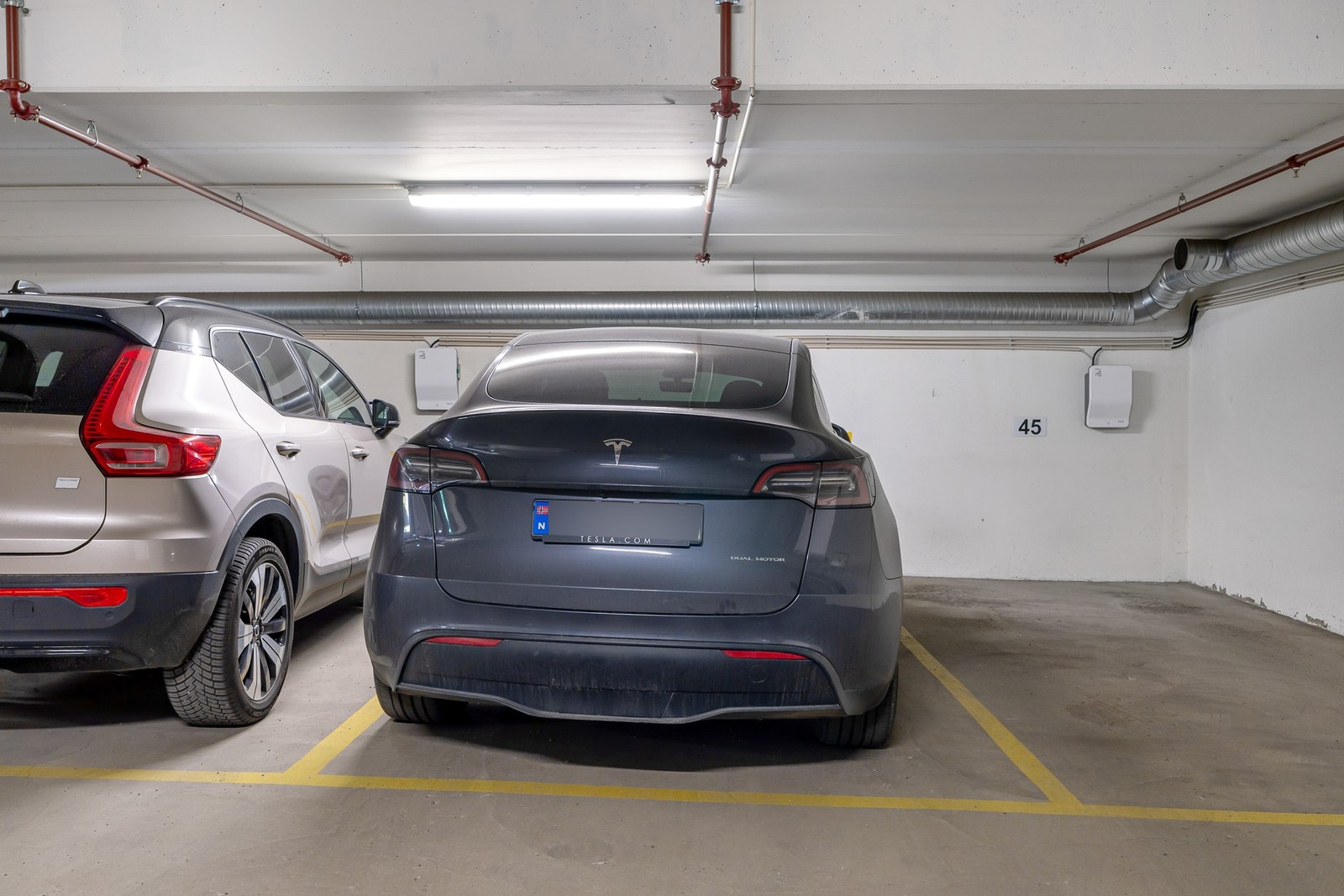 Det medfølger en p-plass i felles garasjeanlegg. Galleribilde