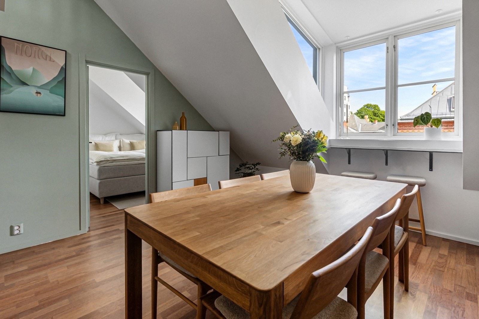 I tilknytning til kjøkkenet er det god plass til et spisebord Galleribilde