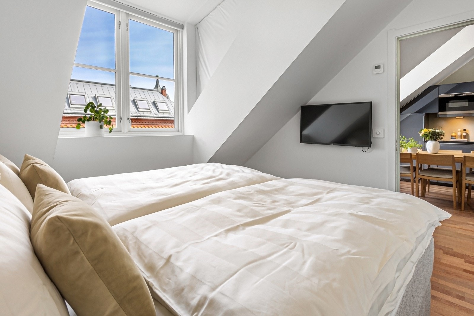 For ytterligere lagringsplass disponerer boligen en bod i samme etasje samt en kjellerbod Galleribilde