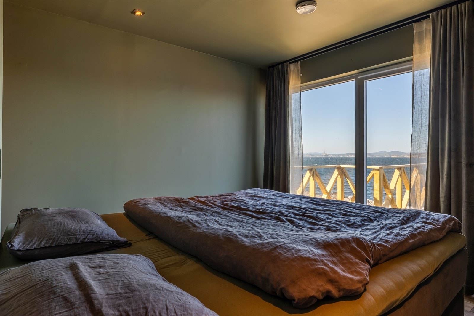 Fin utsikt fra sengen. Galleribilde