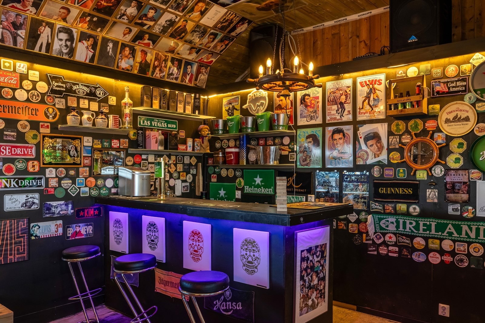 Det er ikke hver dag man kommer over et naust med egen bar! Galleribilde