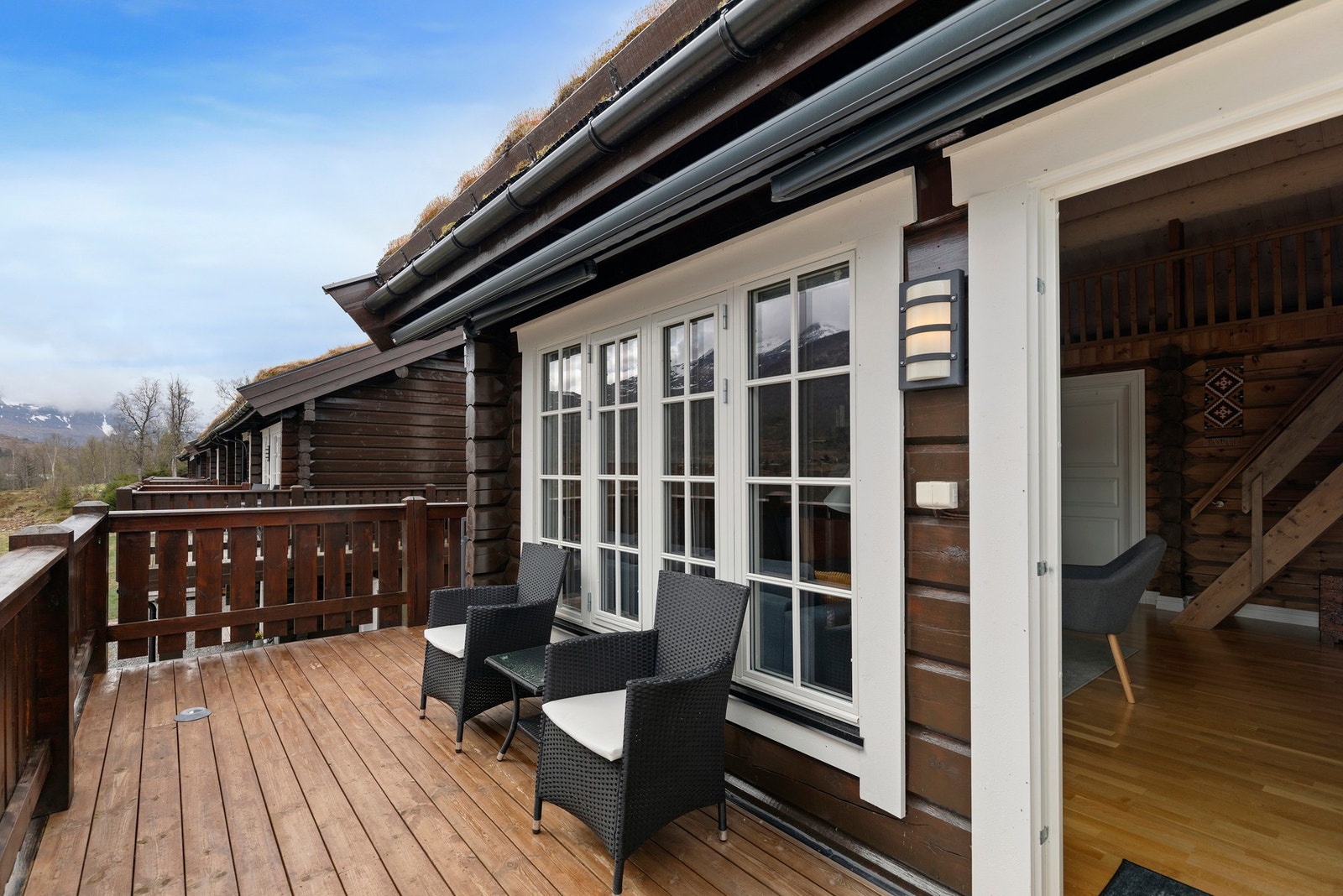 Fra stue er det utgang til balkong. Galleribilde