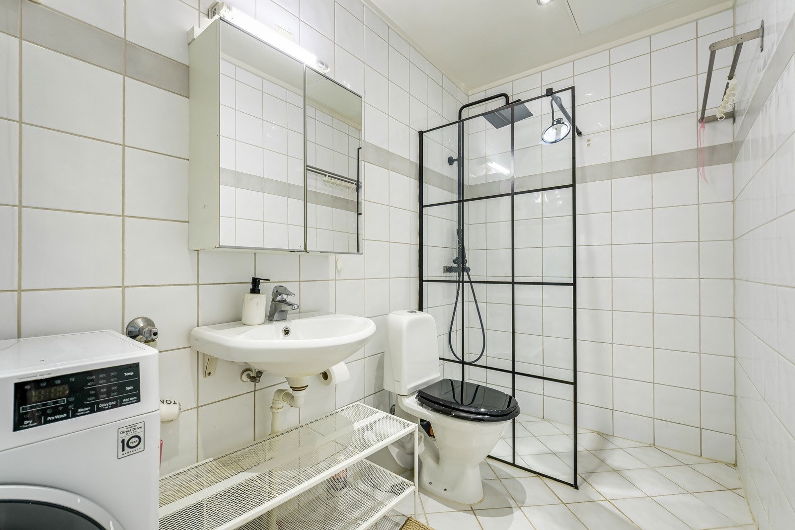 Stort flislagt bad fra 1998. Galleribilde