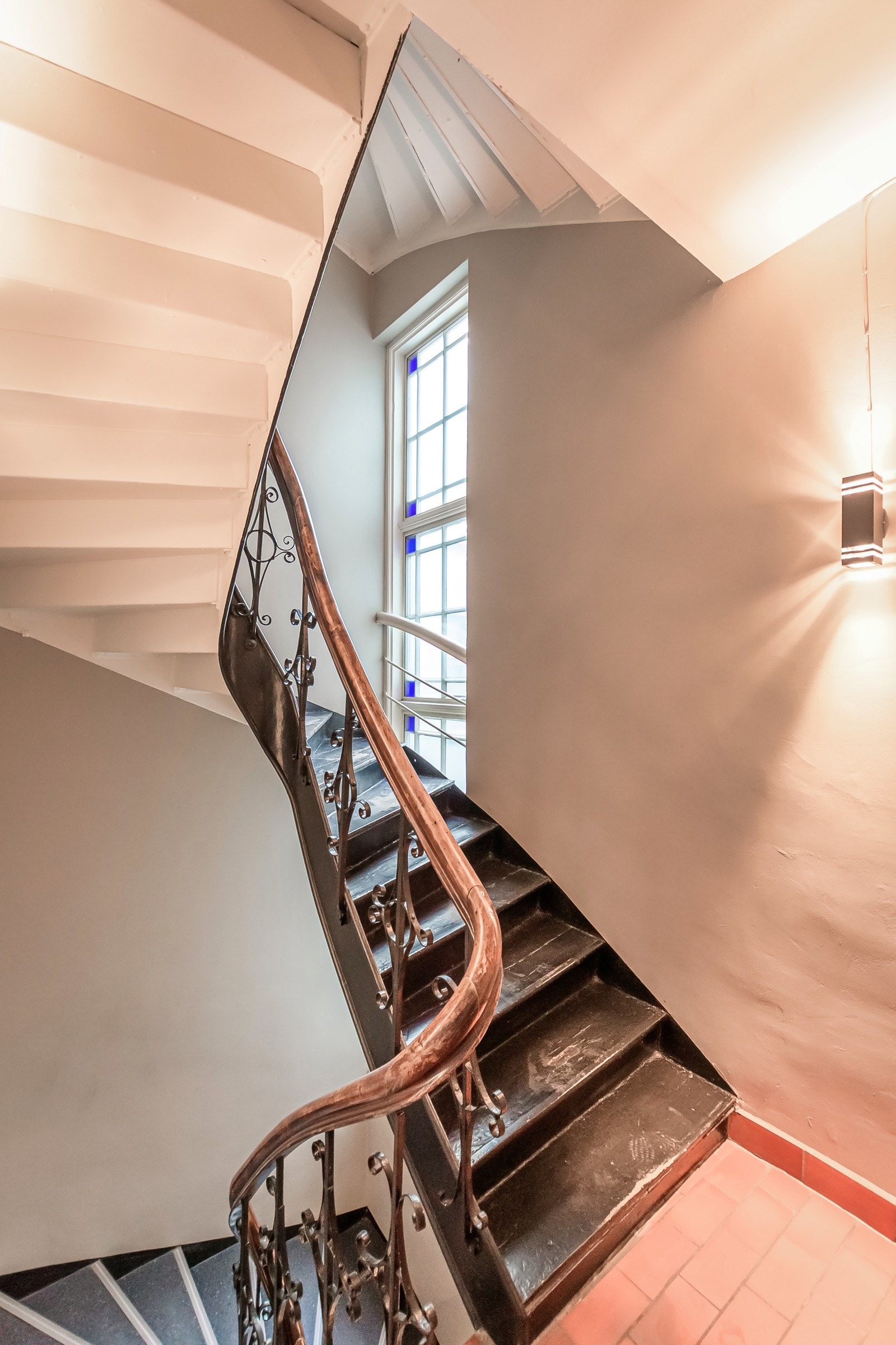 Oppgangen har klassiske detaljer og gir et godt førsteinntrykk. Galleribilde