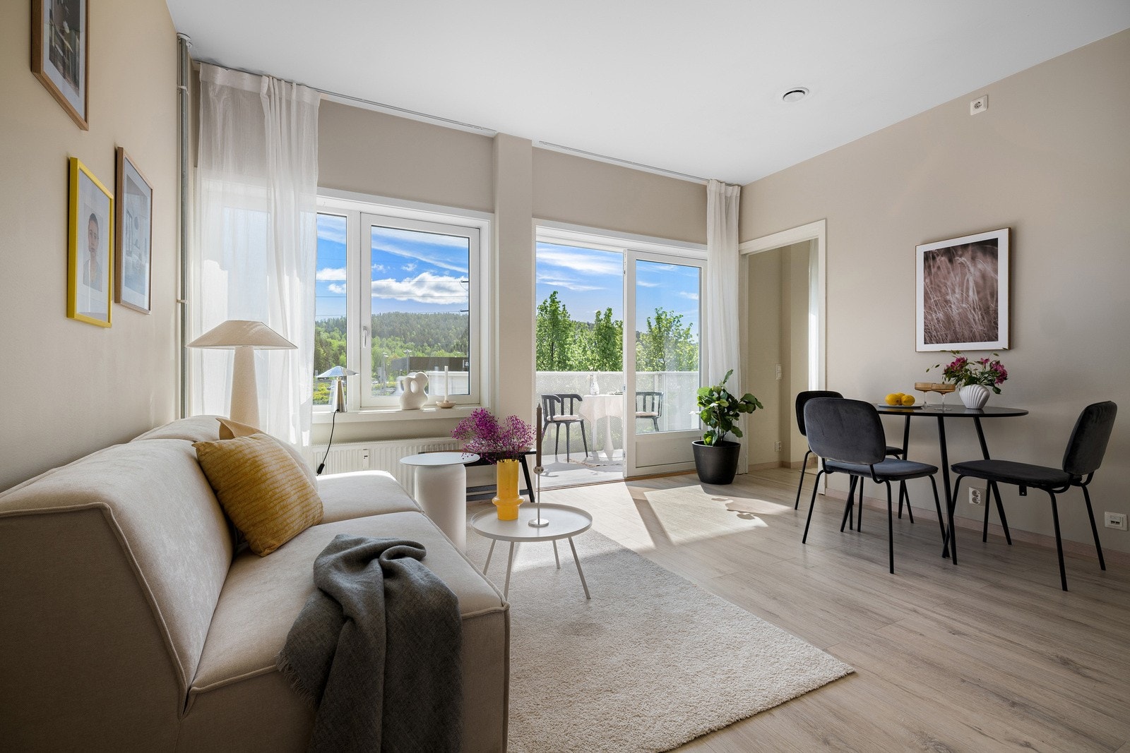 Velkommen til Olaf Helsets vei 1A. En smakfull og gjennomført 2-roms selveier leilighet. Galleribilde