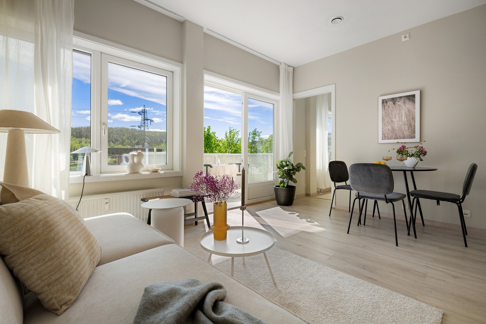 Veggene er malt i en behagelig beige farge. Galleribilde