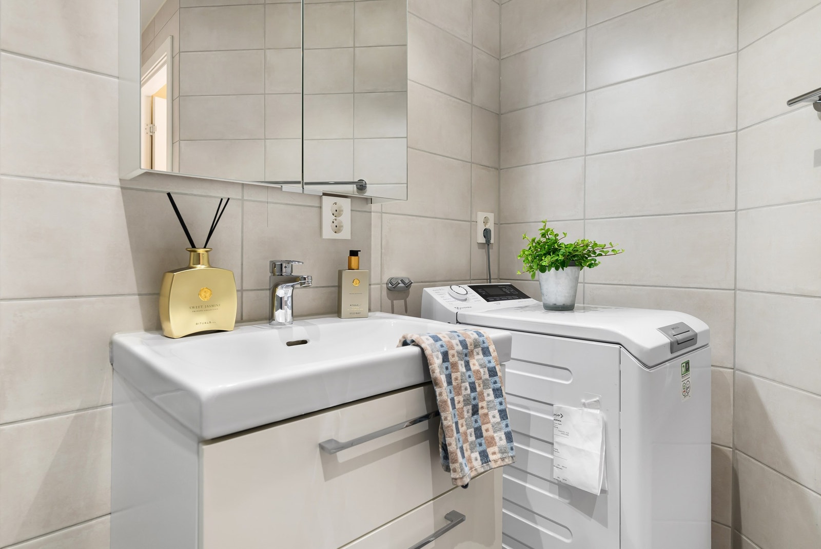 Det er også opplegg for vaskemaskin på badet. Galleribilde
