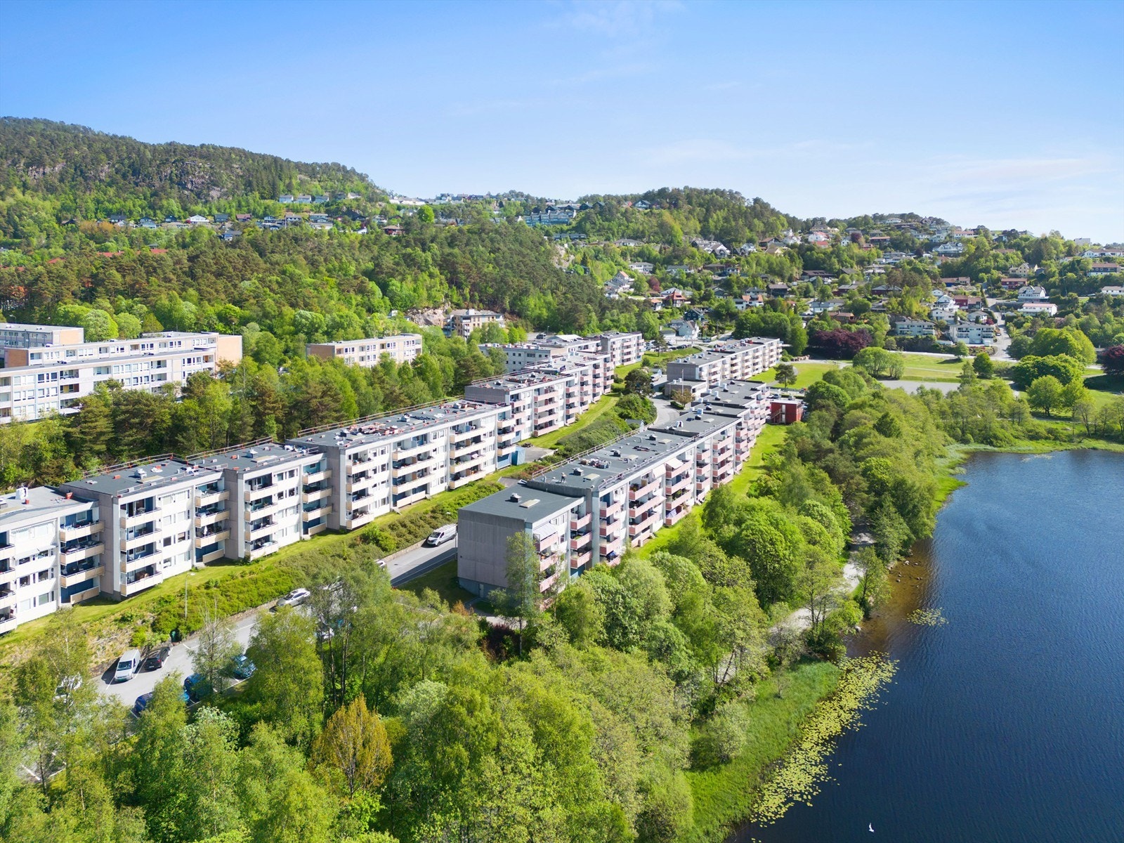 Ortuvann borettslag ligger fint og solrikt til i Fyllingsdalen. Galleribilde