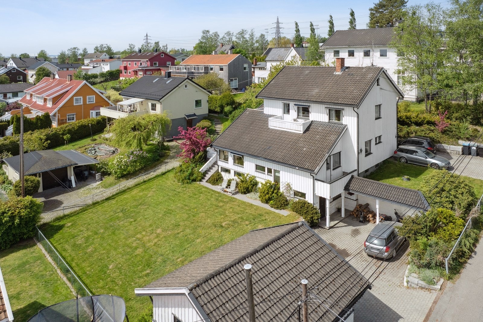 Her får du en hel tomannsbolig, klar med 2 innflytningsklare enheter. Galleribilde