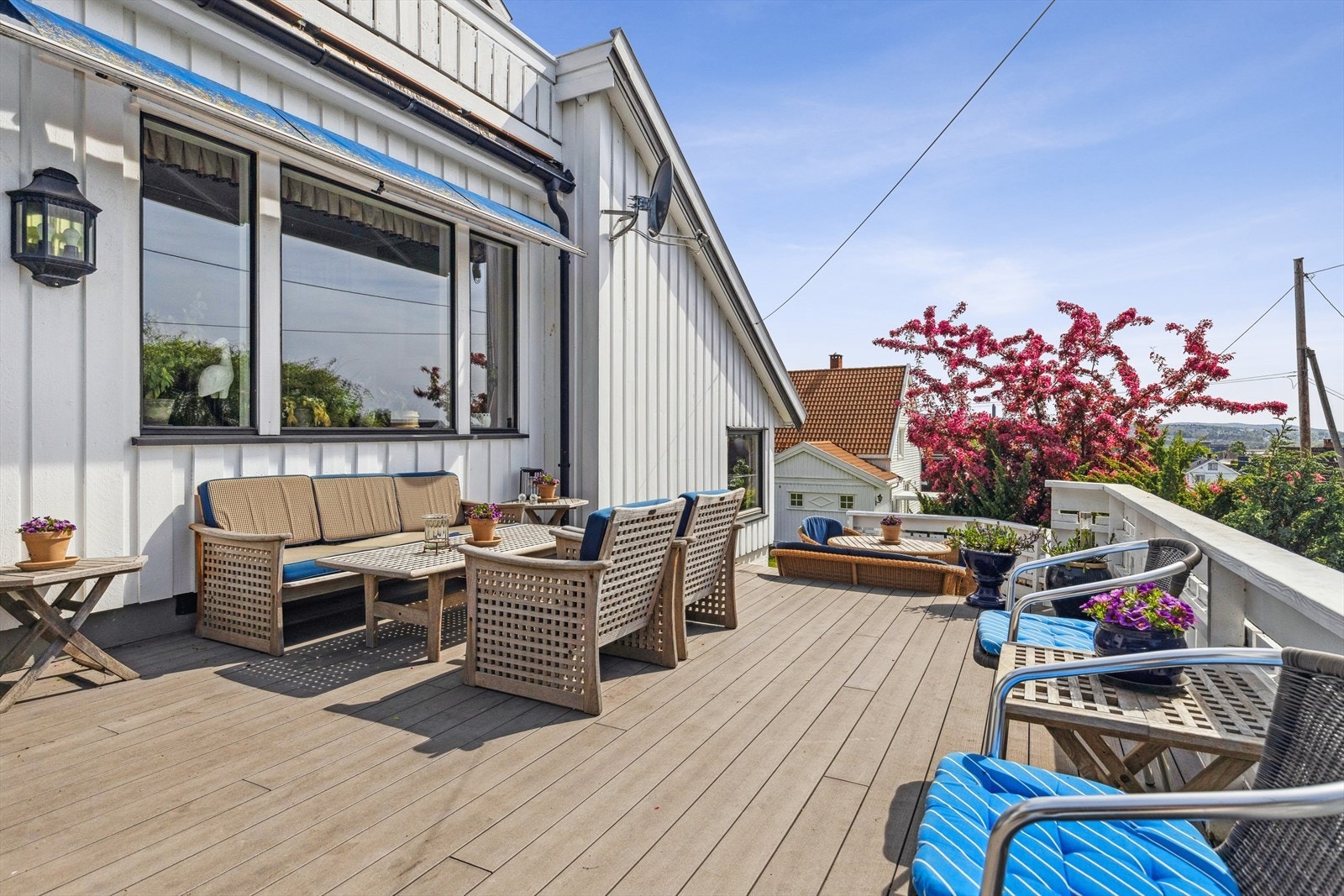 Flere bilder av uteområdet og hagen Galleribilde