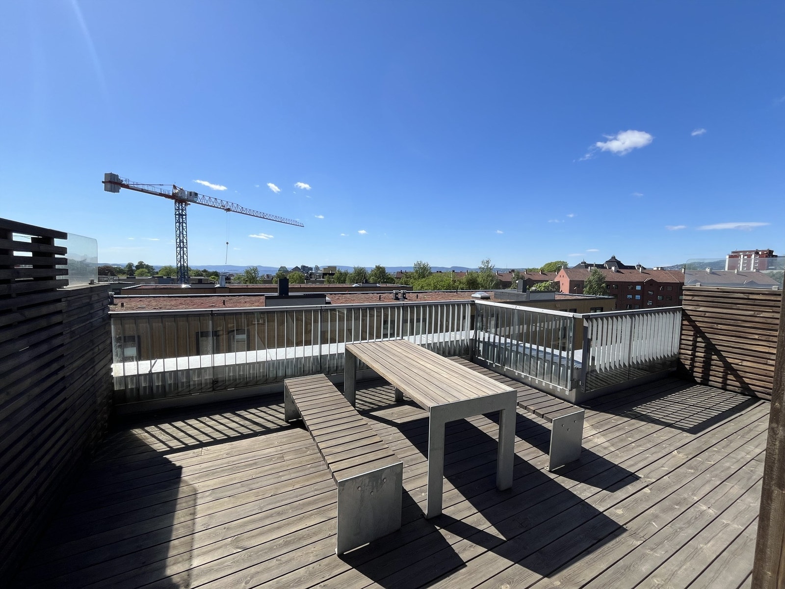 Felles takterrasse i nabo-oppgangen med flott panoramautsikt. Galleribilde