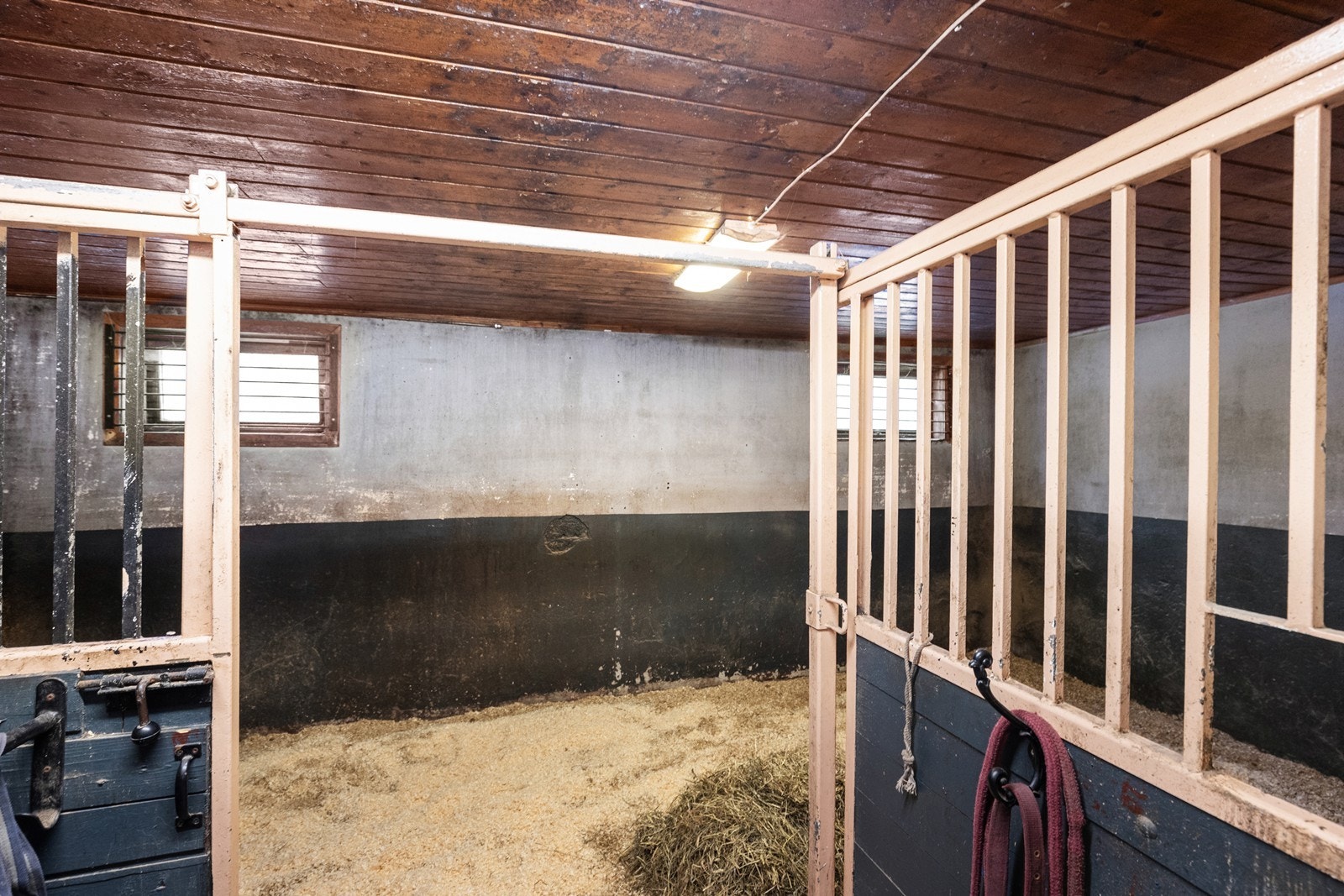 Låve med stallbås Galleribilde