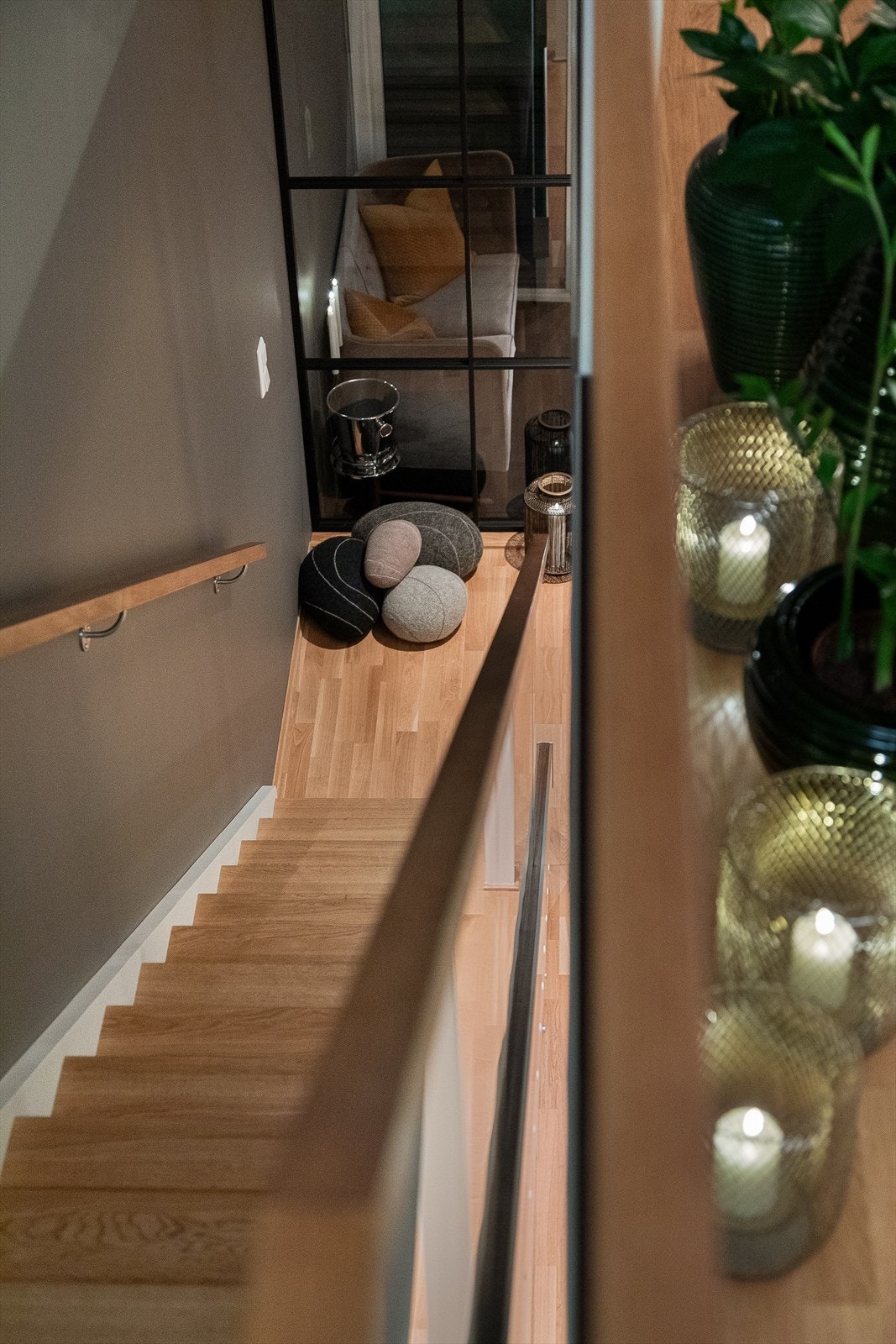 Trapp ned til underetasjen. Galleribilde