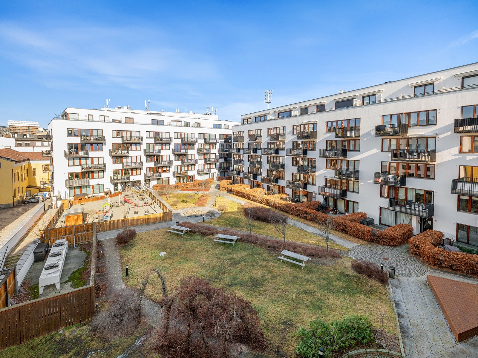 Veldervet sameie med både felles sykkelparkering og takterrasse til bruk for beboerme. Galleribilde