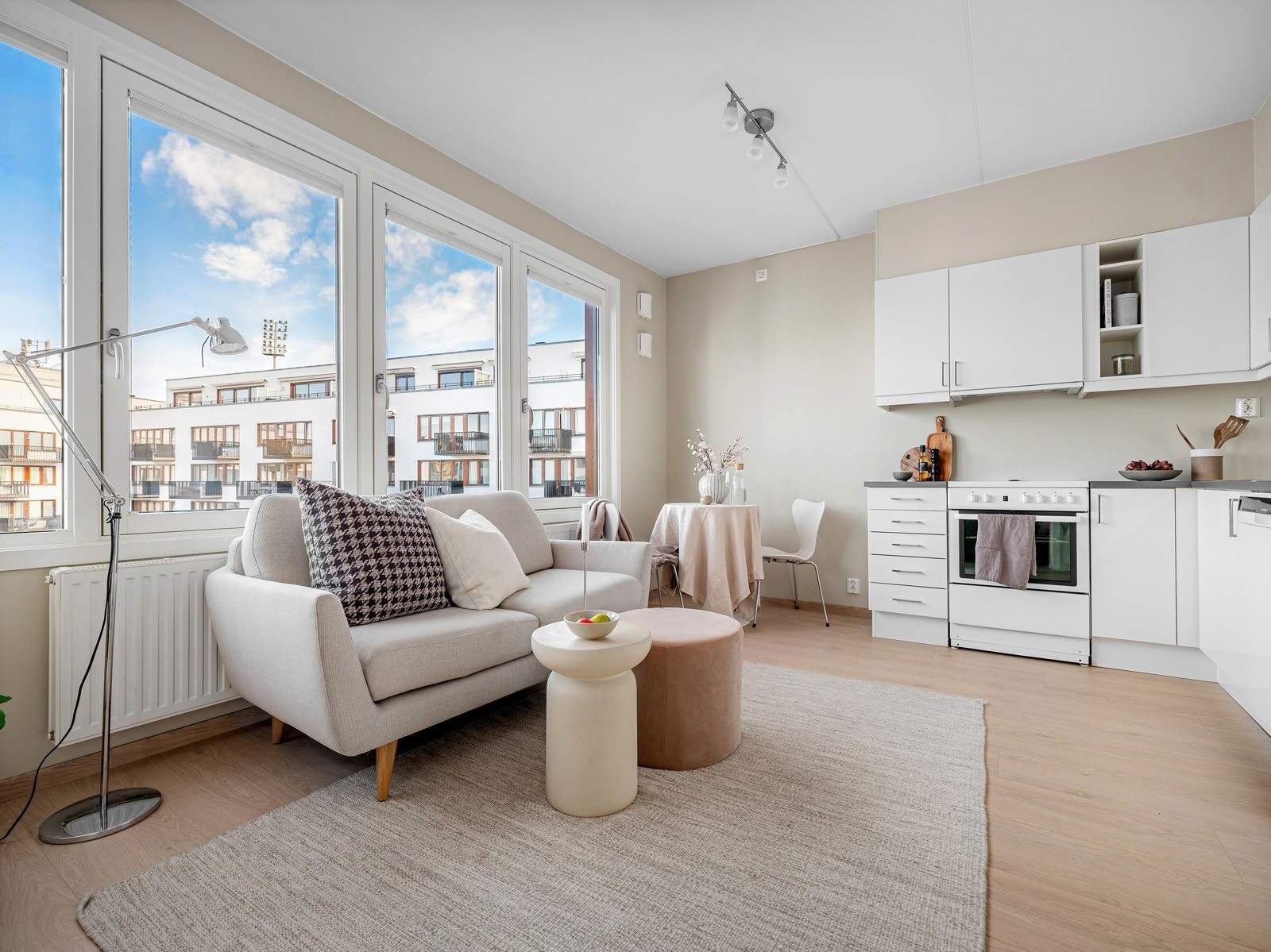 Fra stuen er det utgang til en herlig balkong! Galleribilde