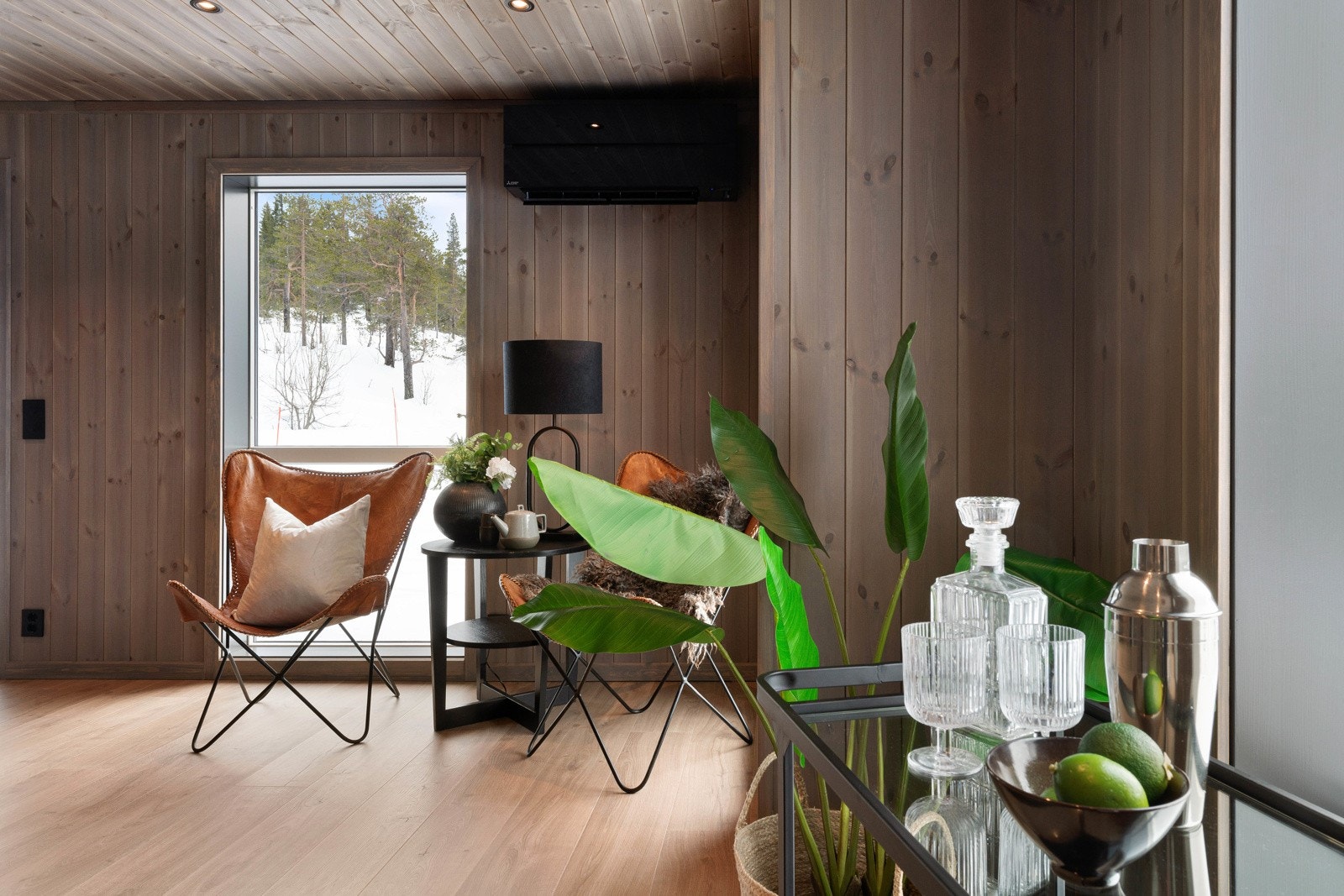 Stuens størrelse gir god møbleringsfrihet. Galleribilde