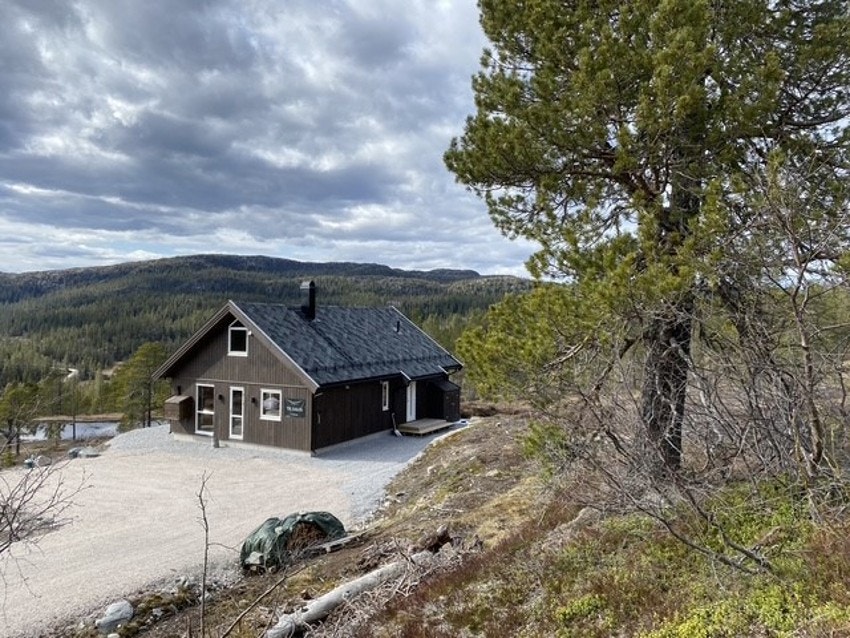 Solforholdene er utmerket gjennom hele dagen, og på kvelden kan man nyte en vakker solnedgang bak fjellene i vest. Galleribilde