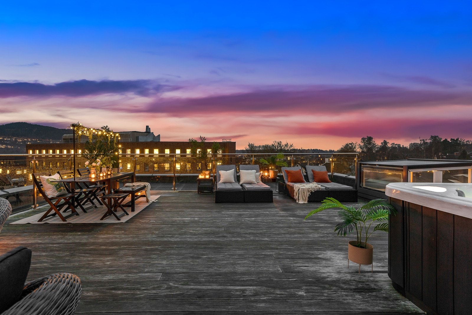 På takterrassen finner du opplegg for strøm, vann, lyd og avløp, skjult i en liten kasse for et rent og ryddig uttrykk. Galleribilde