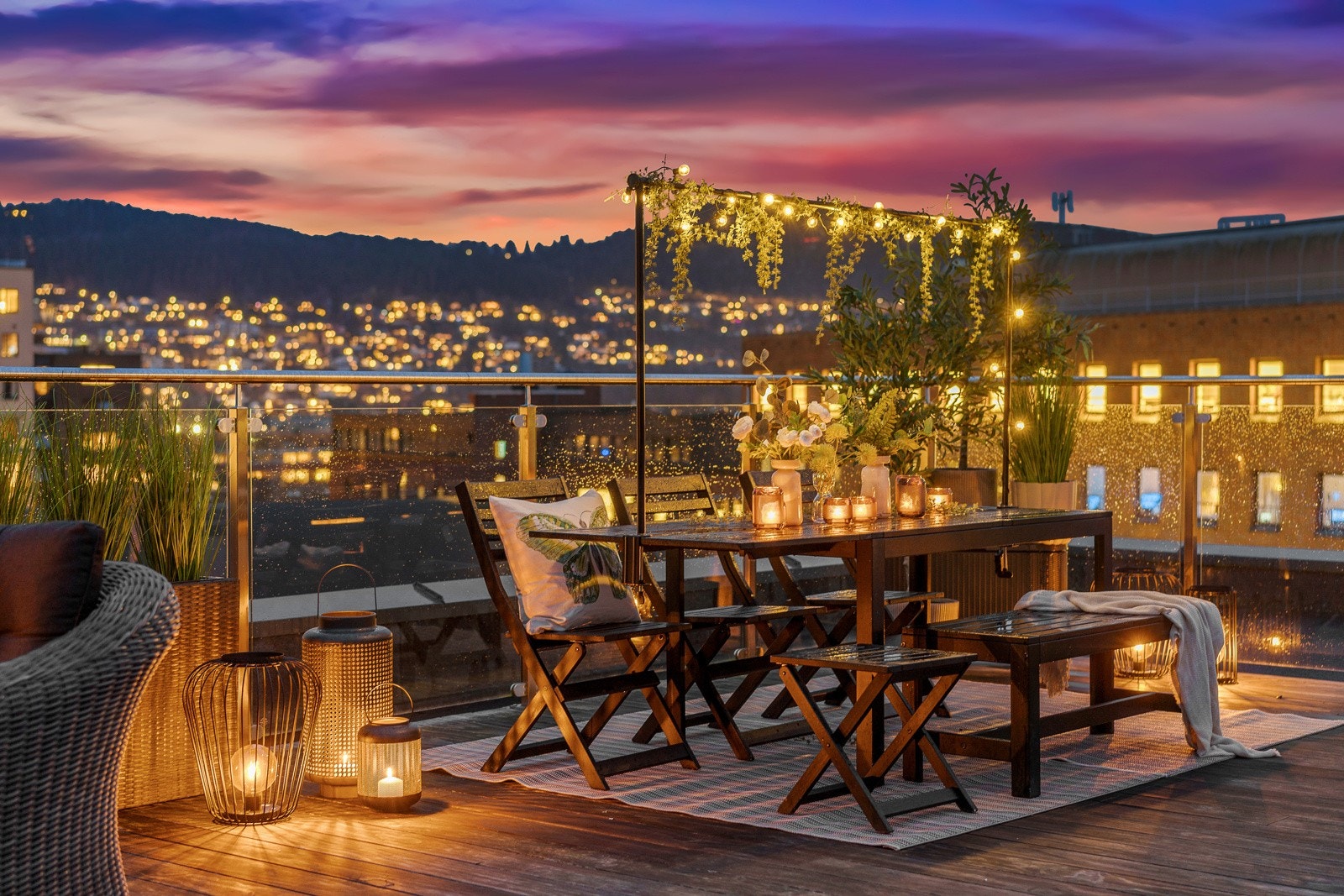 Det er god plass til både utemøbler og grill, og terrassen gir deg en ideell ramme for utendørs måltider og sosialt samvær. Galleribilde