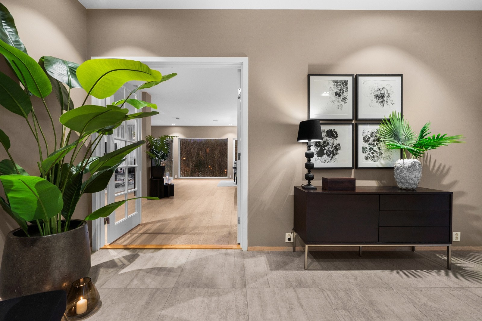 Entré 1. etasje. Galleribilde