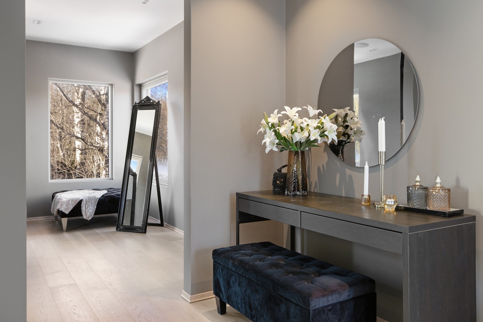 Inngang til Walk-in closet. Galleribilde