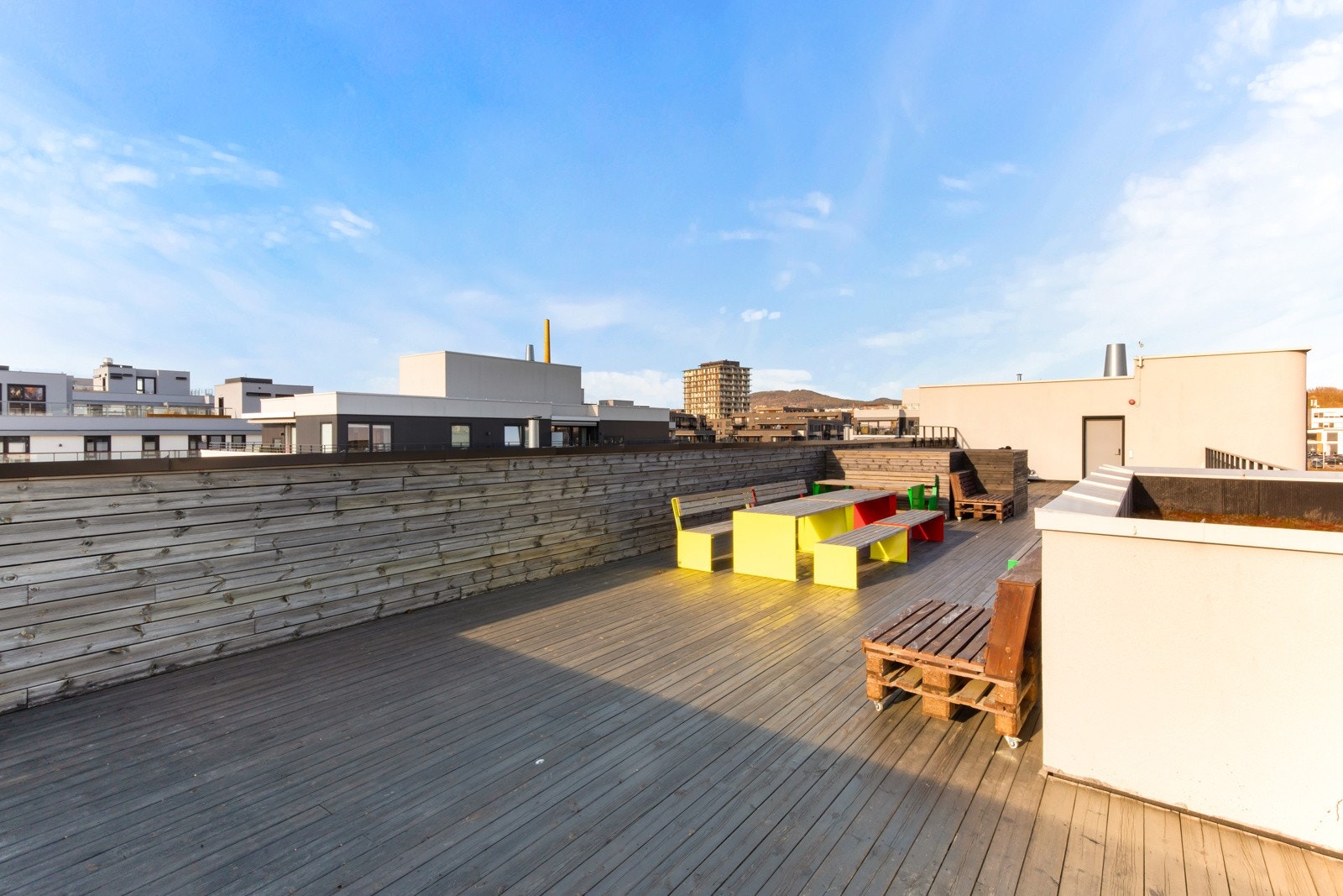 Leiligheten ligger i populære Ensjøbyen, i bydel Gamle Oslo, omgitt av grønne parker og spennende byutvikling Galleribilde