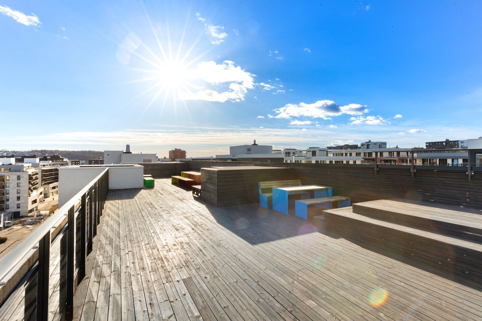 Felles takterrassse for å nyte solen fult ut. Galleribilde