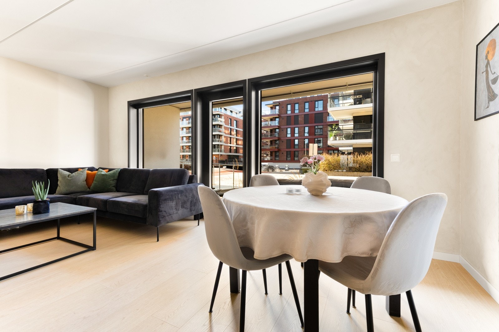 Avsatt koselig spiseplass i tilknytning til kjøkken. Galleribilde