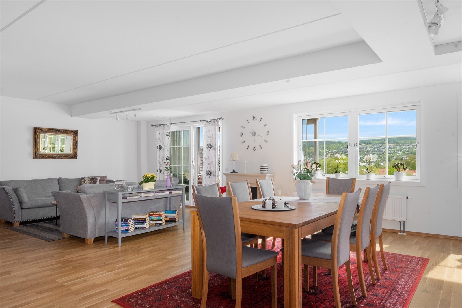 Fra spiseplassen er det fint utsyn over til Lia - så her kan nyte godt selskap og flott utsikt! Galleribilde