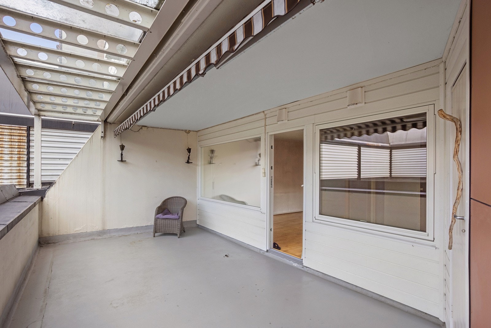 Stuen har utgang til stor vest-/nordvestvendt balkong på hele 19 kvm. Galleribilde