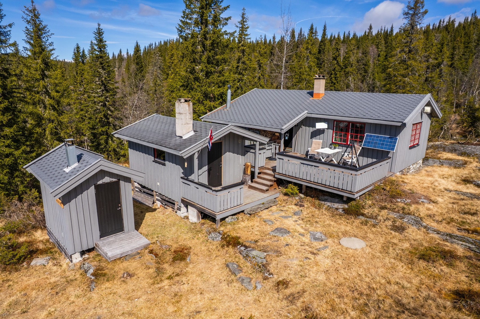 Her får du en koselig hytte, anneks og badstue! Galleribilde