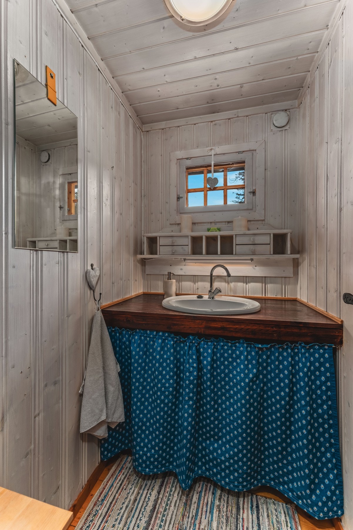 Enkelt rom med vaskemuligheter. Galleribilde