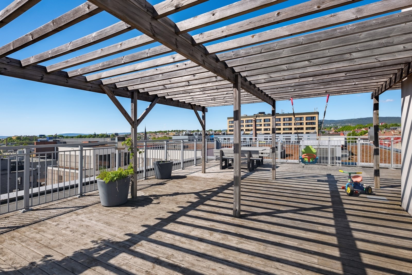 Flott takterrasse med flere ulike soner - Her har du sol hele dagen! Galleribilde