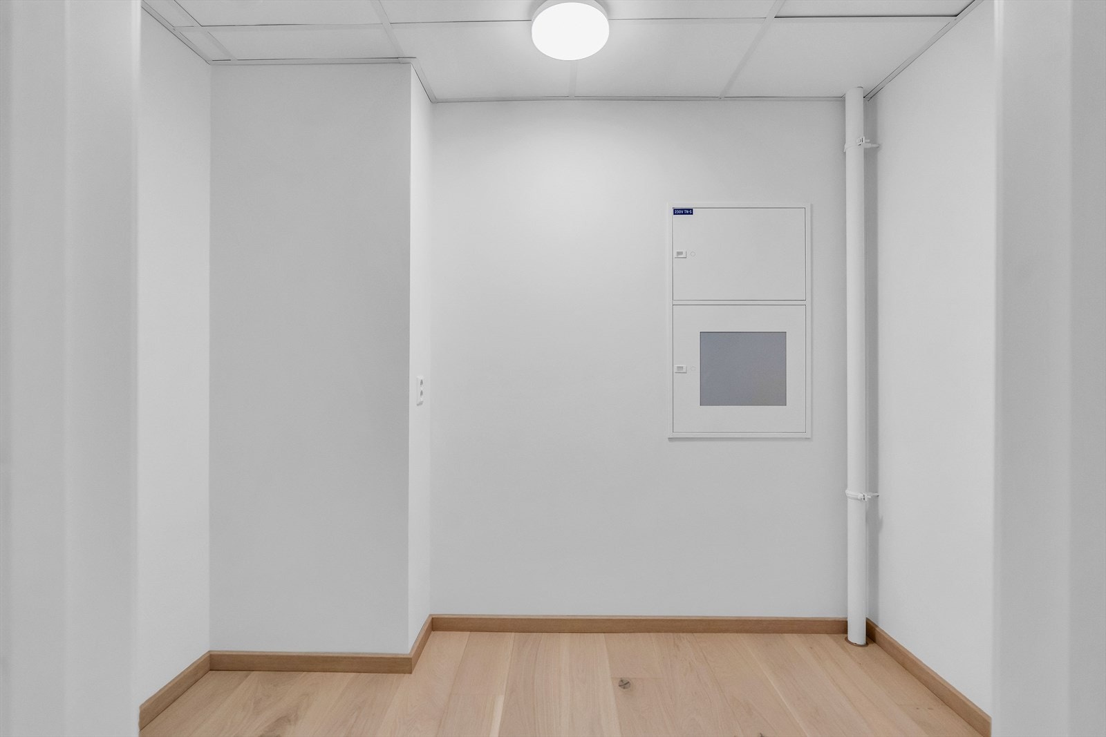 Bod i forbindelse med entré på ca. 5 kvm. Galleribilde