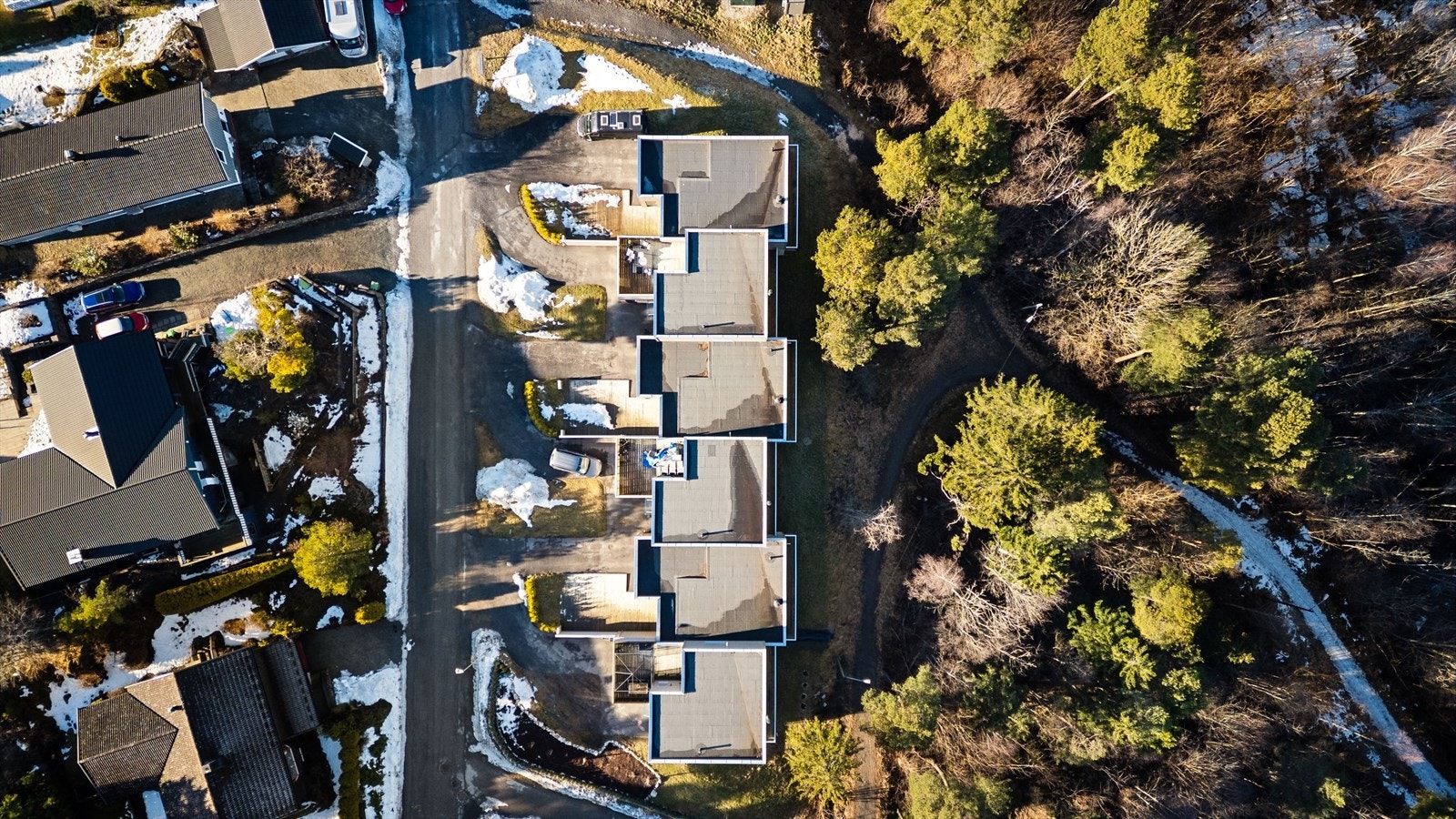 Brattås Terrasse har en fin beliggenhet, i et veletablert og populært boligområde med nærhet til det meste man har behov for i hverdagen! Galleribilde