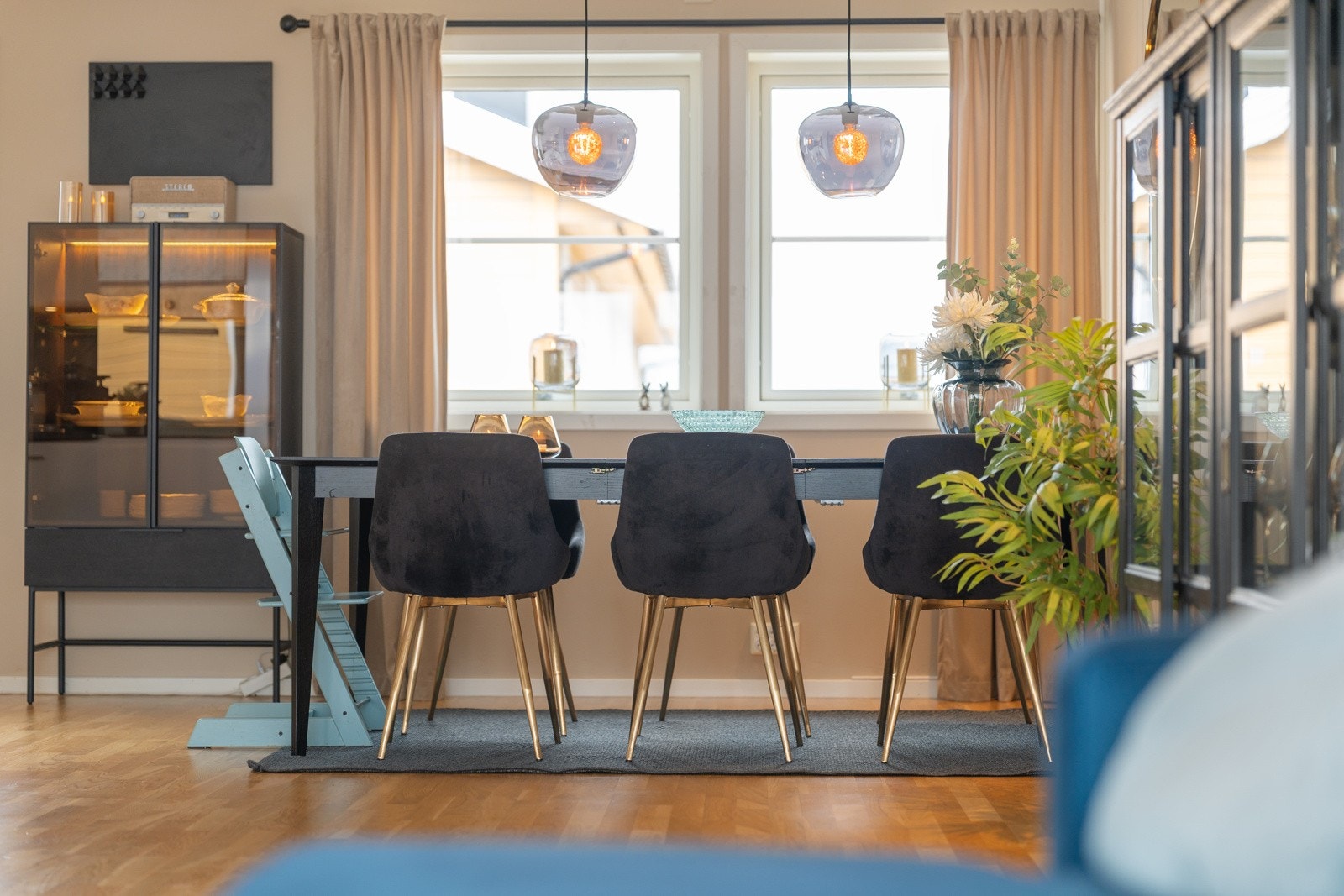 Det er god plass til spisebord uten at det går på bekostning av kjøkken- og stueareal. Galleribilde