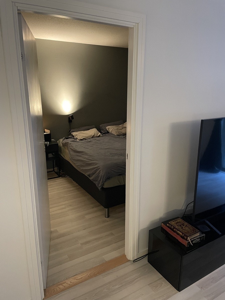 Inn til romslig soverom Galleribilde