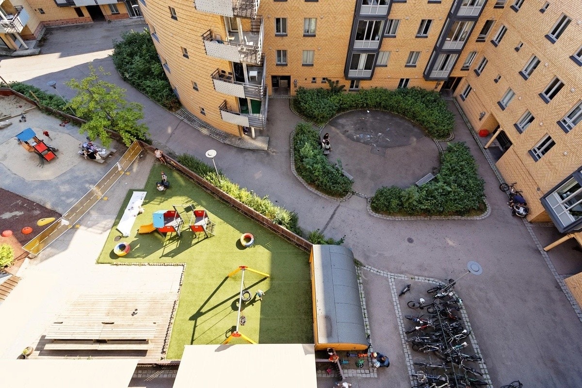 Koselig bakgård Galleribilde