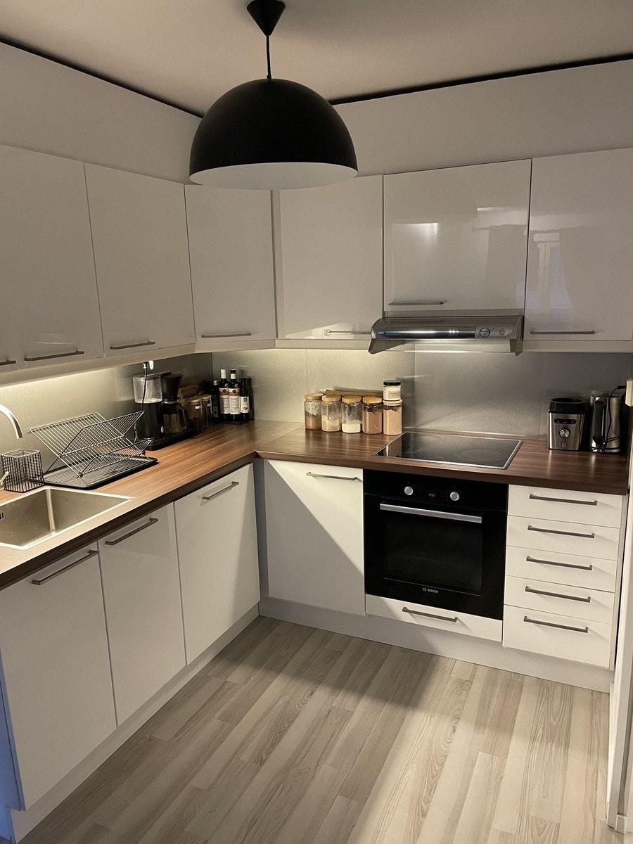 Kjøkken med integrerte hvitevarer Galleribilde