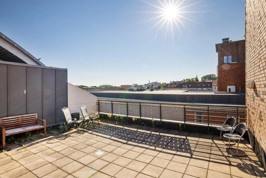 Felles solrik takterasse Galleribilde