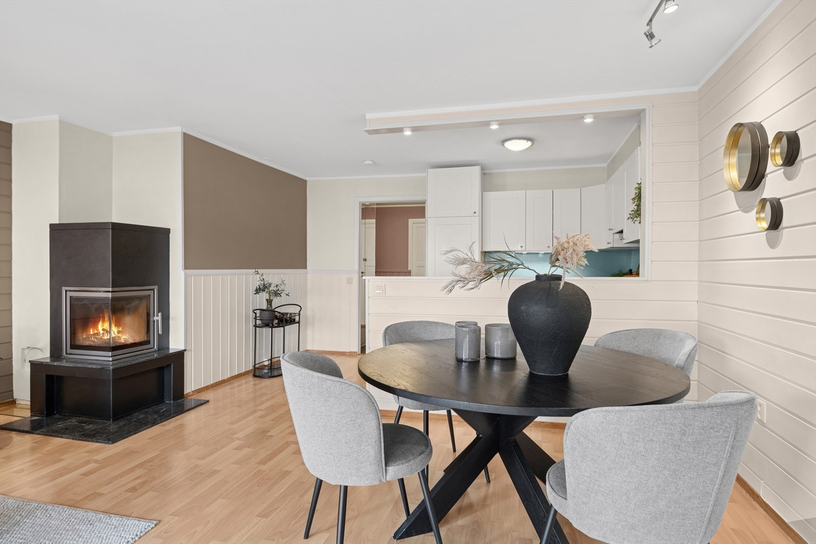 Peisovn i stuen gir hygge og god varme på kalde dager. Galleribilde