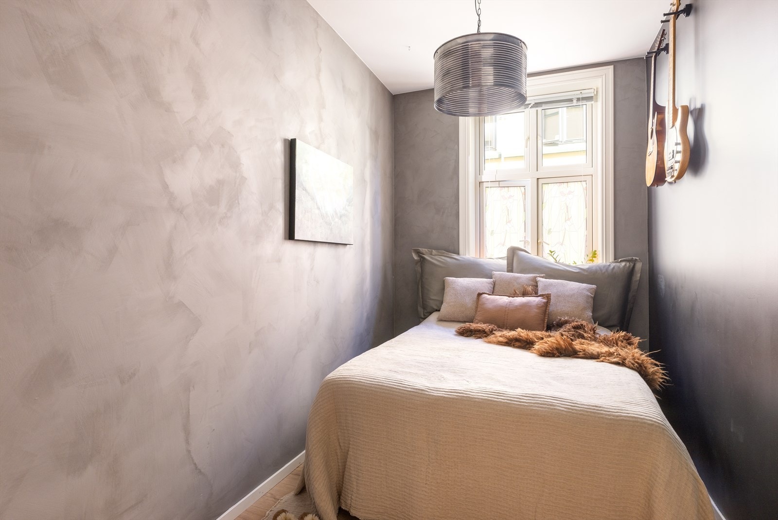 Leiligheten inneholder 3 gode soverom hvorav 2 av de vender inn mot bakgården. Galleribilde